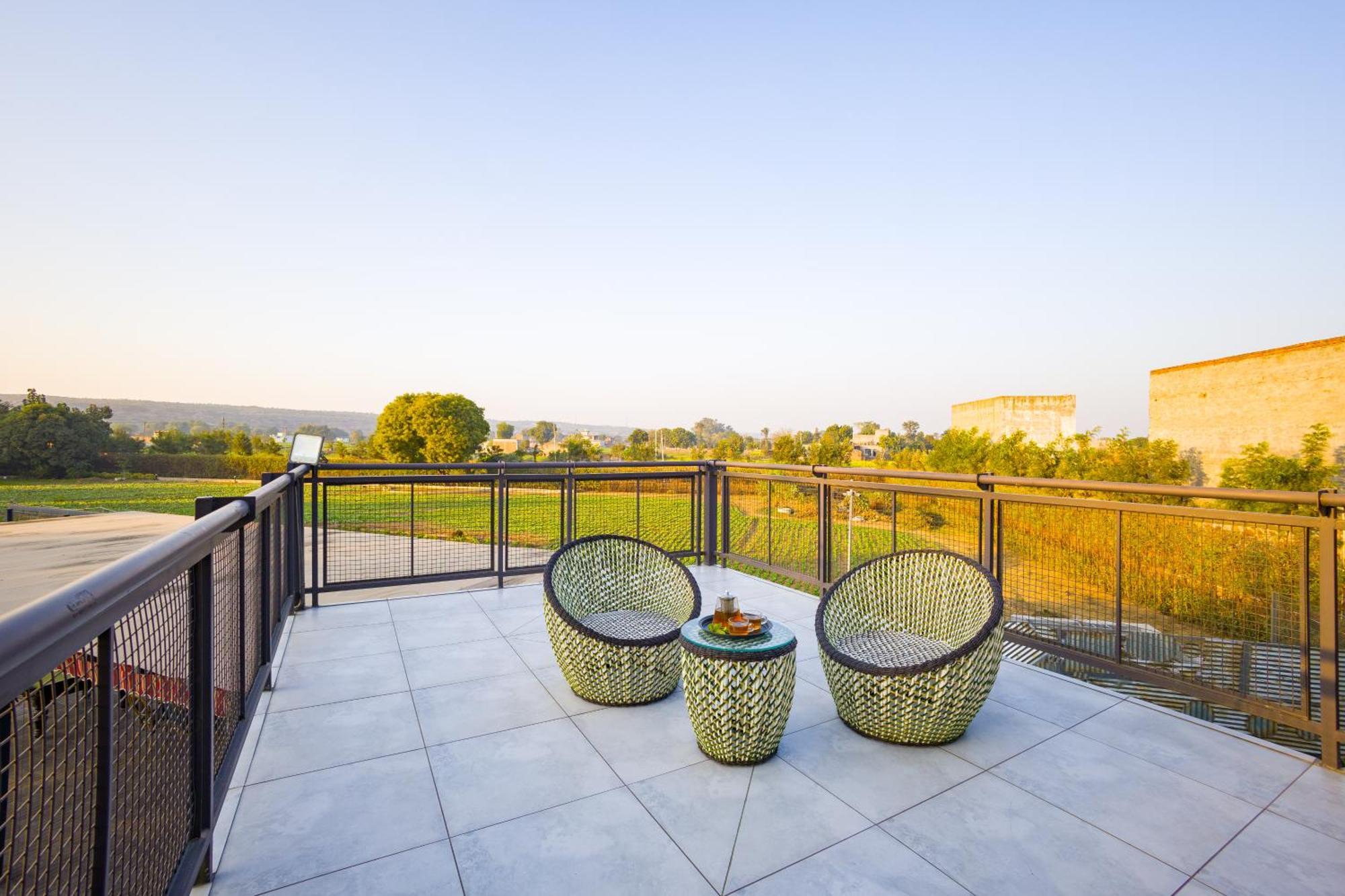 Elivaas Hidden Oasis 4Bhk With Pool, Mud House & Container House Vila Dhauj Exterior foto